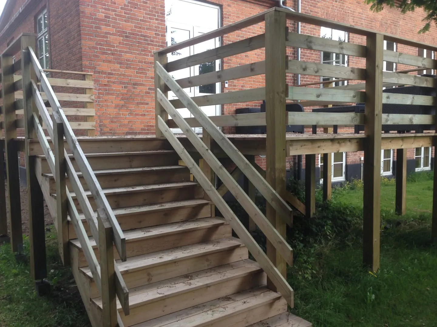 Terrasse og carport i Rågeleje